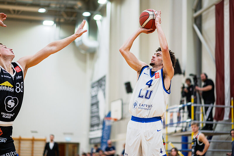 LU basketbola komanda aizvada spraigu izbraukuma spēli pret “Keila Coolbet”